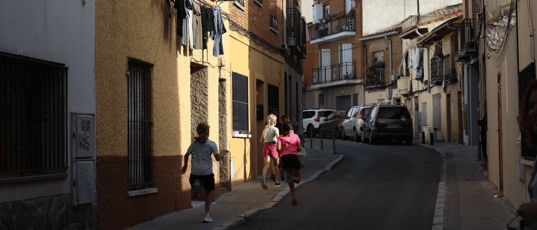 Niños jugando en la calle