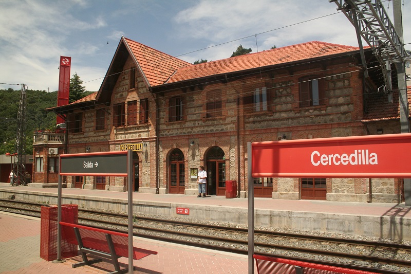 Estacion Cercedilla Arquitectura historica ferroviaria sierra de madrid tren electrico a guadarrama navacerrada