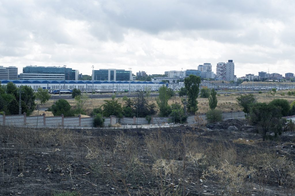 Alrededores del haz de vías de Chamartín, un caso extremo de borde urbano que limita la movilidad